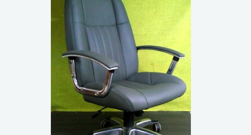 Перетяжка офисного кресла кожей. Комсомольская
