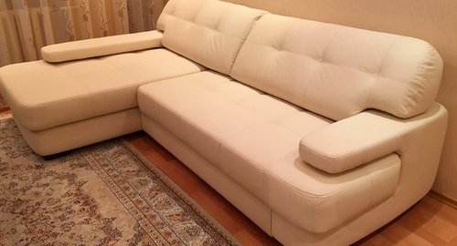 Обивка углового дивана.  Комсомольская